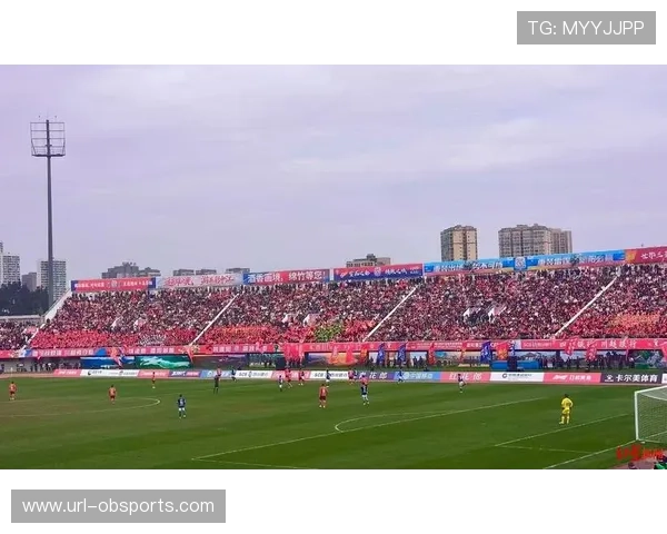 社区倡议“温暖看台”：球迷互助应对严寒观赛