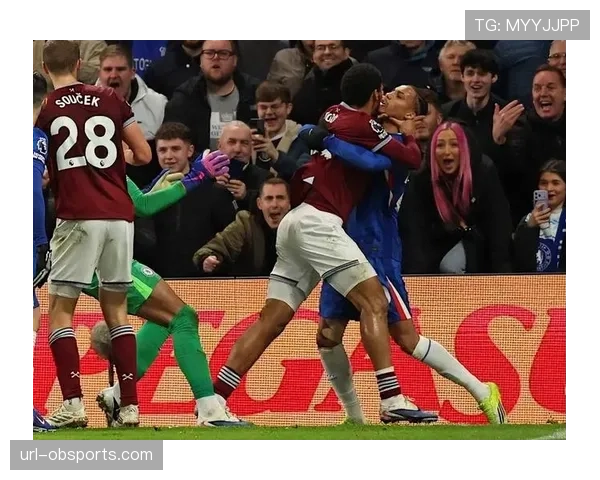 英足总与英超讨论引入“脑震荡临时换人”规则,可能影响比赛末段转换节奏 英足总与英超讨论引入“脑震荡临时换人”规则,可能影响比赛末段转换节奏