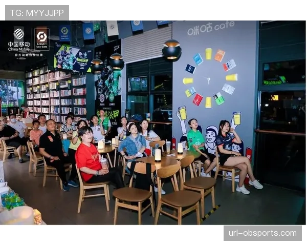 消息:法甲启动“社区观赛”项目,资助贫困社区酒吧安装大屏及正版信号。 消息:法甲启动“社区观赛”项目,资助贫困社区酒吧安装大屏及正版信号。